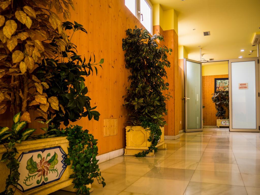 Hotel Bezana Lago Санта-Крус-де-Бесана Экстерьер фото