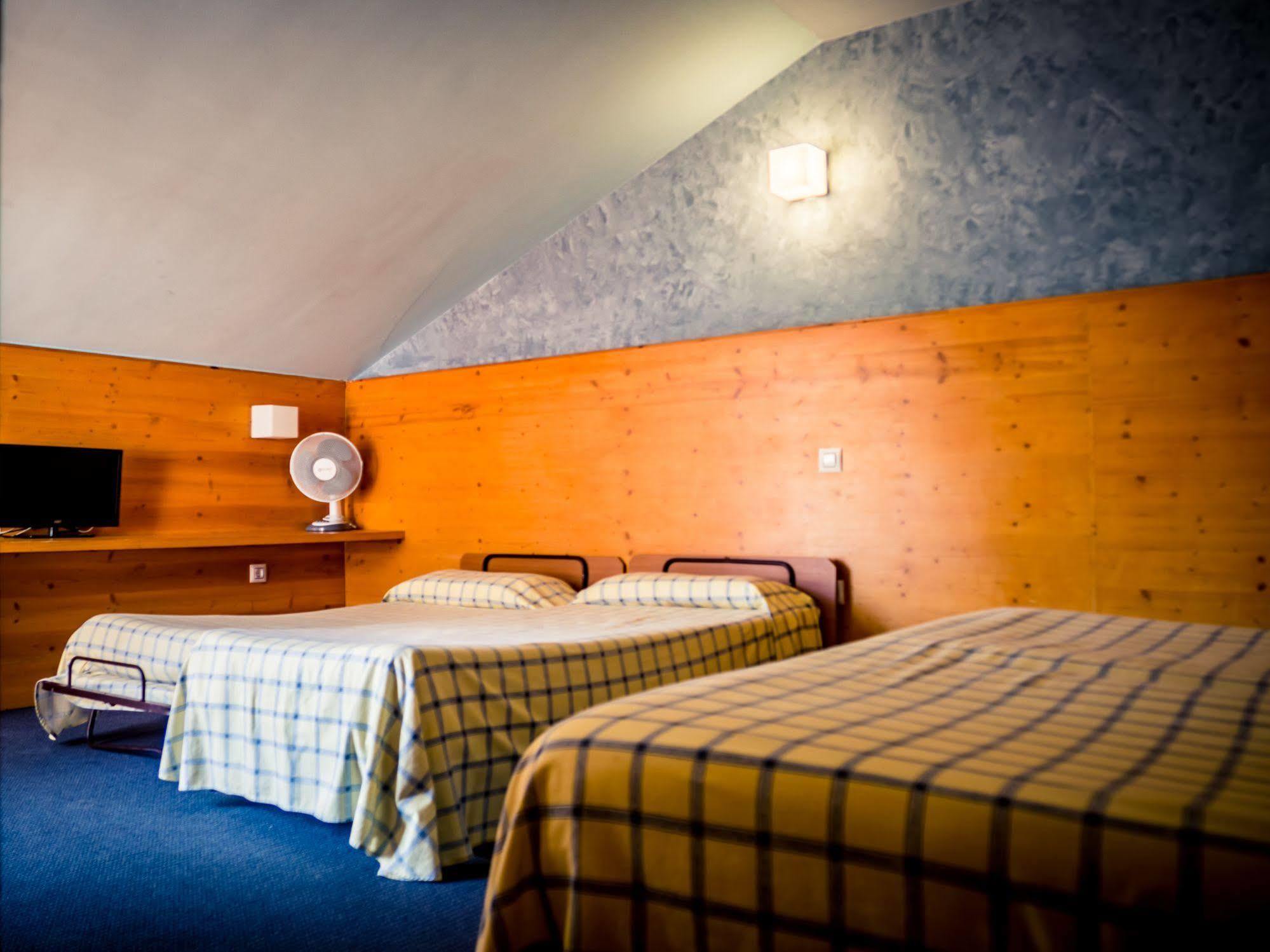 Hotel Bezana Lago Санта-Крус-де-Бесана Экстерьер фото