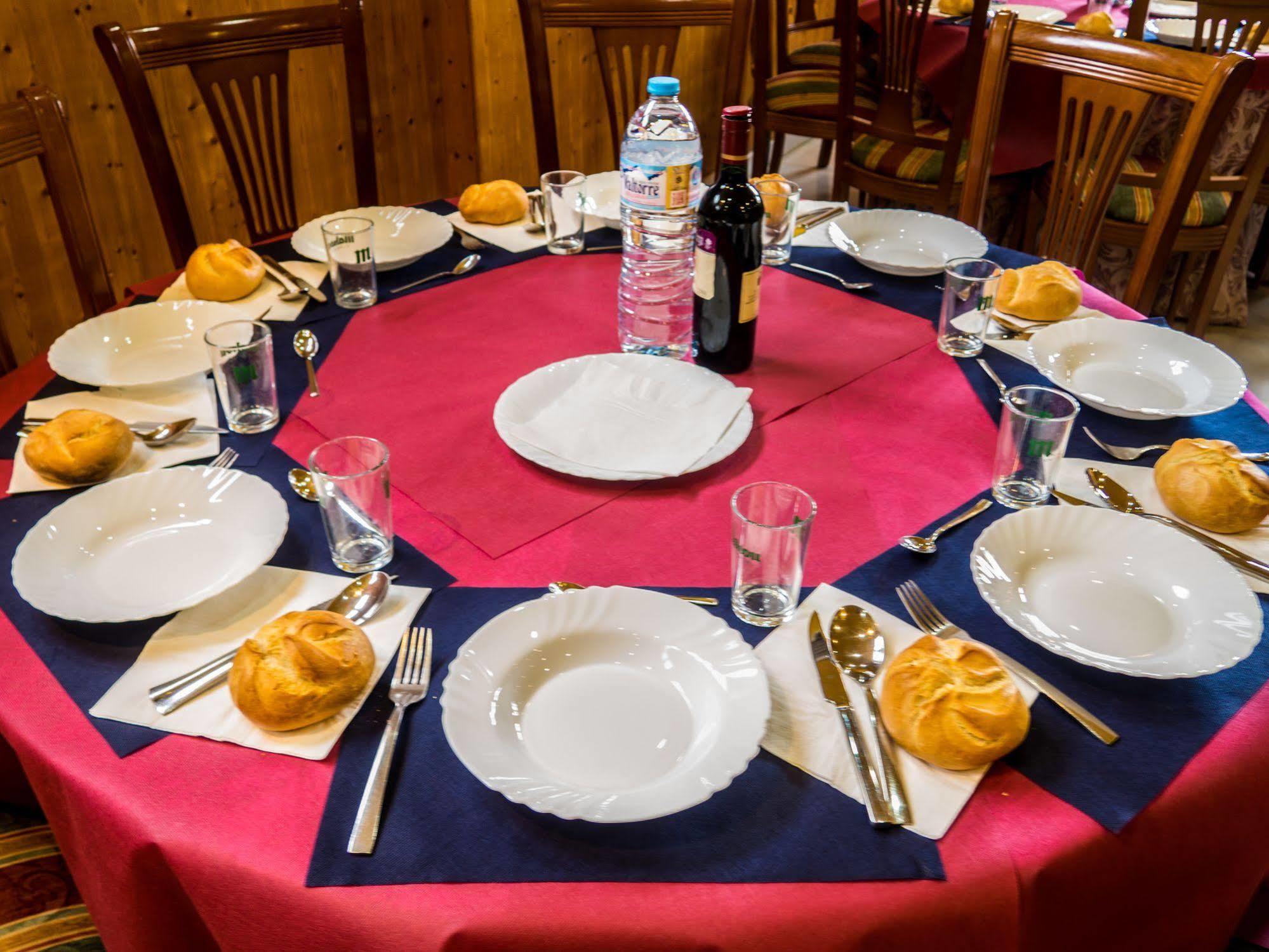 Hotel Bezana Lago Санта-Крус-де-Бесана Экстерьер фото